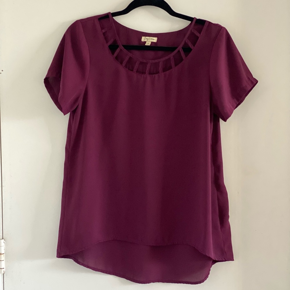 Soft eggplant colore blouse with cut out detail in the front